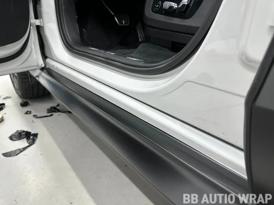 BMW X5 G05のカーラッピング事例：3Mサテンブラック 施工写真 1-3