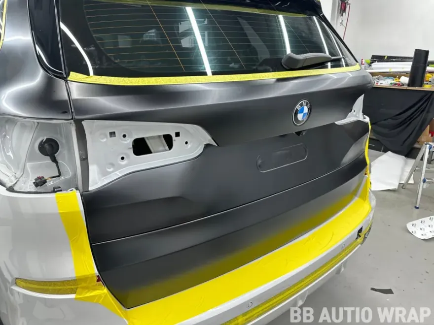 BMW X5 G05のカーラッピング事例：3Mサテンブラック 施工写真 2-3