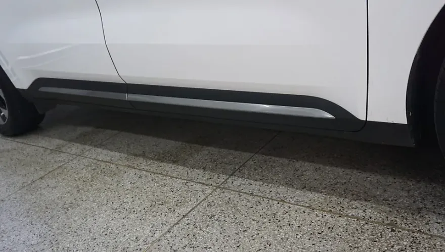 Kia Carnival KA4 body kit - Kia Carnival KA4 Body Kit Installation Review photo 3