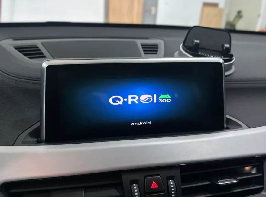 BMW X1のAndroid Auto・CarPlay取付事例 施工写真 4-1