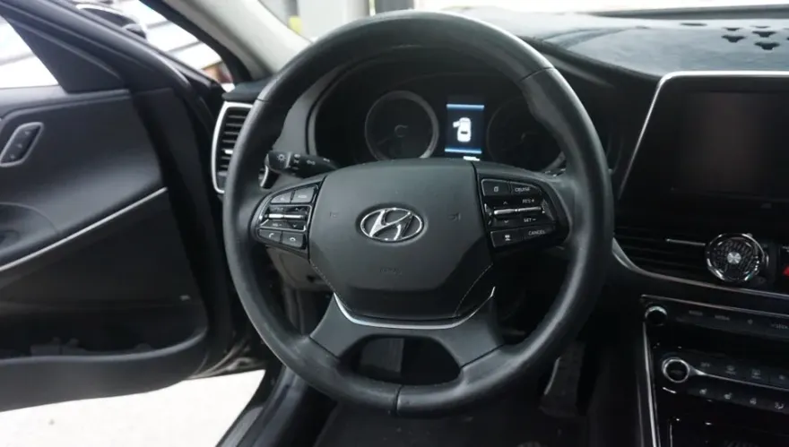 Hyundai Grandeur IG steering wheel - Hyundai Grandeur IG Steering Wheel Customization Review photo 3