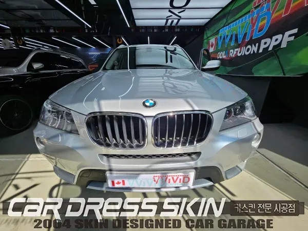 BMW X3のカーラッピング事例｜クロームメッキの白化対策 施工写真 3-1