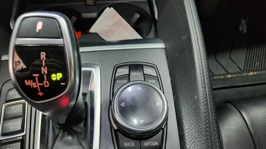 BMW X6 F16のAndroid Auto・CarPlay取付事例 施工写真 3-1