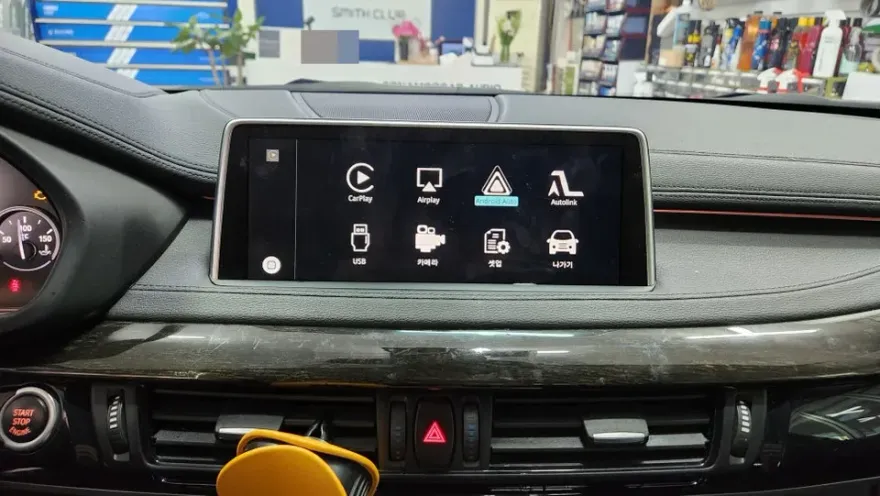 BMW X6 F16のAndroid Auto・CarPlay取付事例 施工写真 4-1