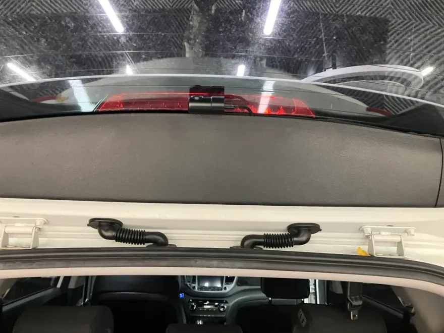 Hyundai Tucsonのドラレコ取付事例|費用目安・仕上がり 施工写真 2-3