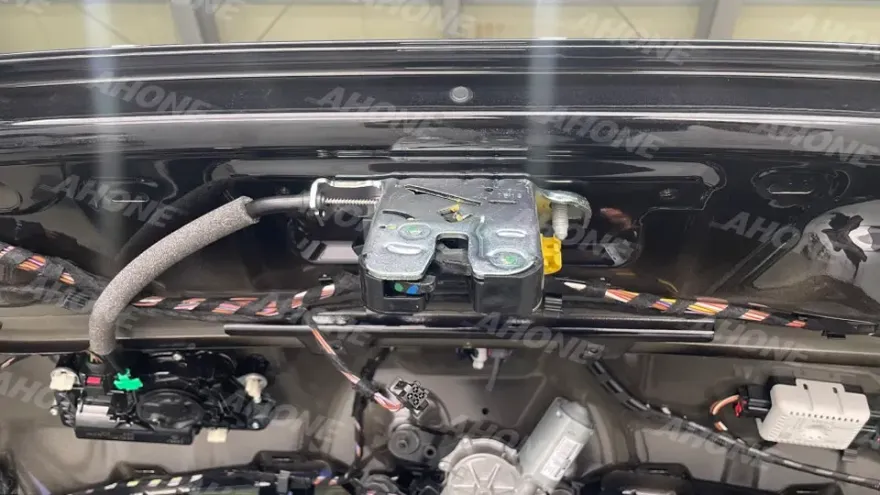 Volkswagen Tiguan body repair - Volkswagen Tiguan Trunk Repair Review — Cost & Installation photo 3