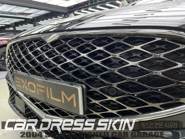 Genesis G90のカーラッピング事例｜クローム部分のすっきりとした仕上がり 施工写真 3-1