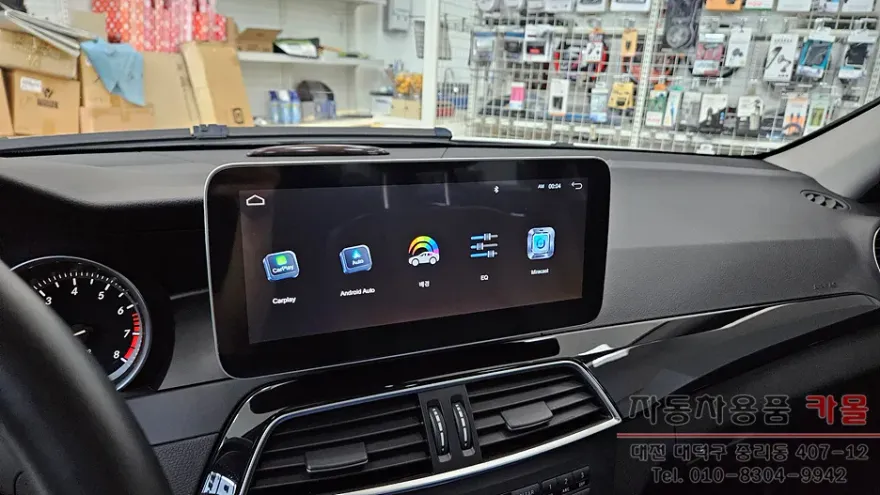Mercedes-Benz C-ClassのAndroid Auto・CarPlay取付事例 施工写真 2-2