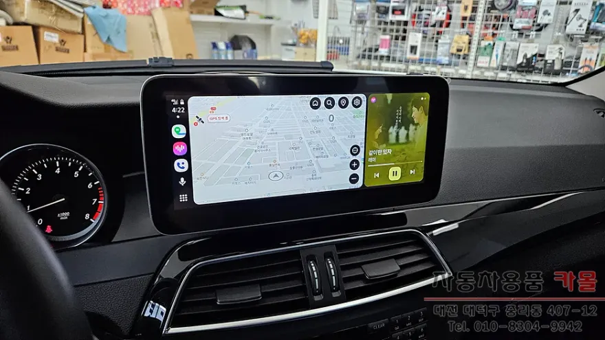 Mercedes-Benz C-ClassのAndroid Auto・CarPlay取付事例 施工写真 4-2