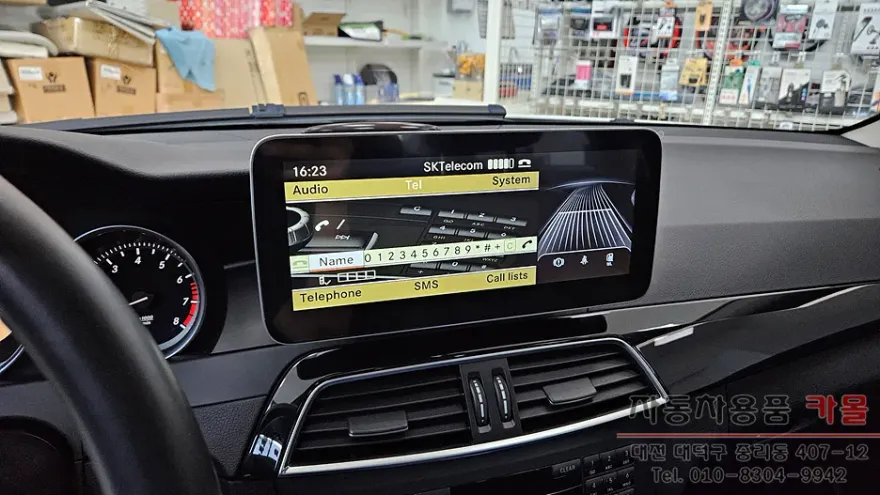 Mercedes-Benz C-ClassのAndroid Auto・CarPlay取付事例 施工写真 1-3