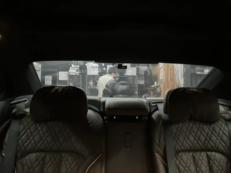BMW 7 Seriesのドラレコ取付事例|費用目安・仕上がり 施工写真 1-3