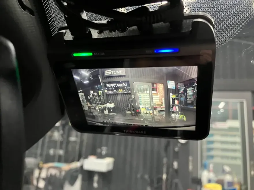 BMW 2 Seriesのドラレコ取付事例|費用目安・仕上がり 施工写真 3-1