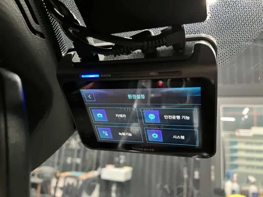 BMW 2 Seriesのドラレコ取付事例|費用目安・仕上がり 施工写真 2-2