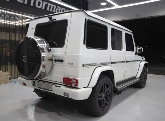 Mercedes-Benz G63 AMGのカーラッピング事例｜サテンホワイト 施工写真 3-1