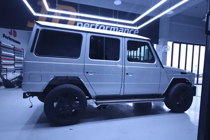 Mercedes-Benz G63 AMGのカーラッピング事例｜サテンホワイト 施工写真 1-2