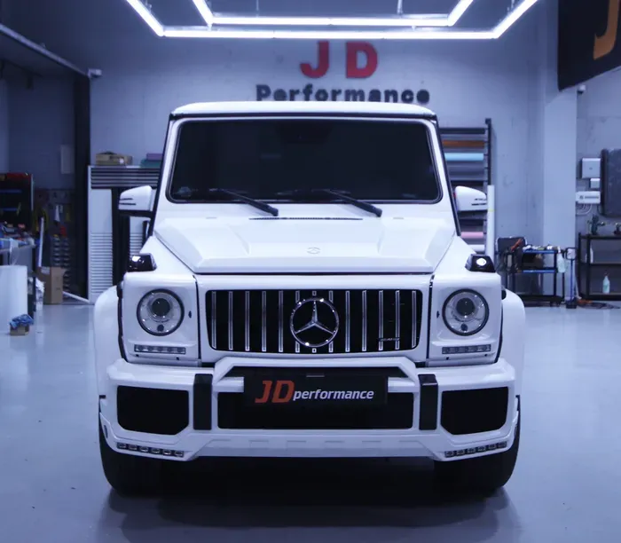 Mercedes-Benz G63 AMGのカーラッピング事例｜サテンホワイト 施工写真 2-2