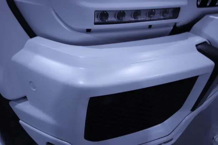 Mercedes-Benz G63 AMGのカーラッピング事例｜サテンホワイト 施工写真 3-3