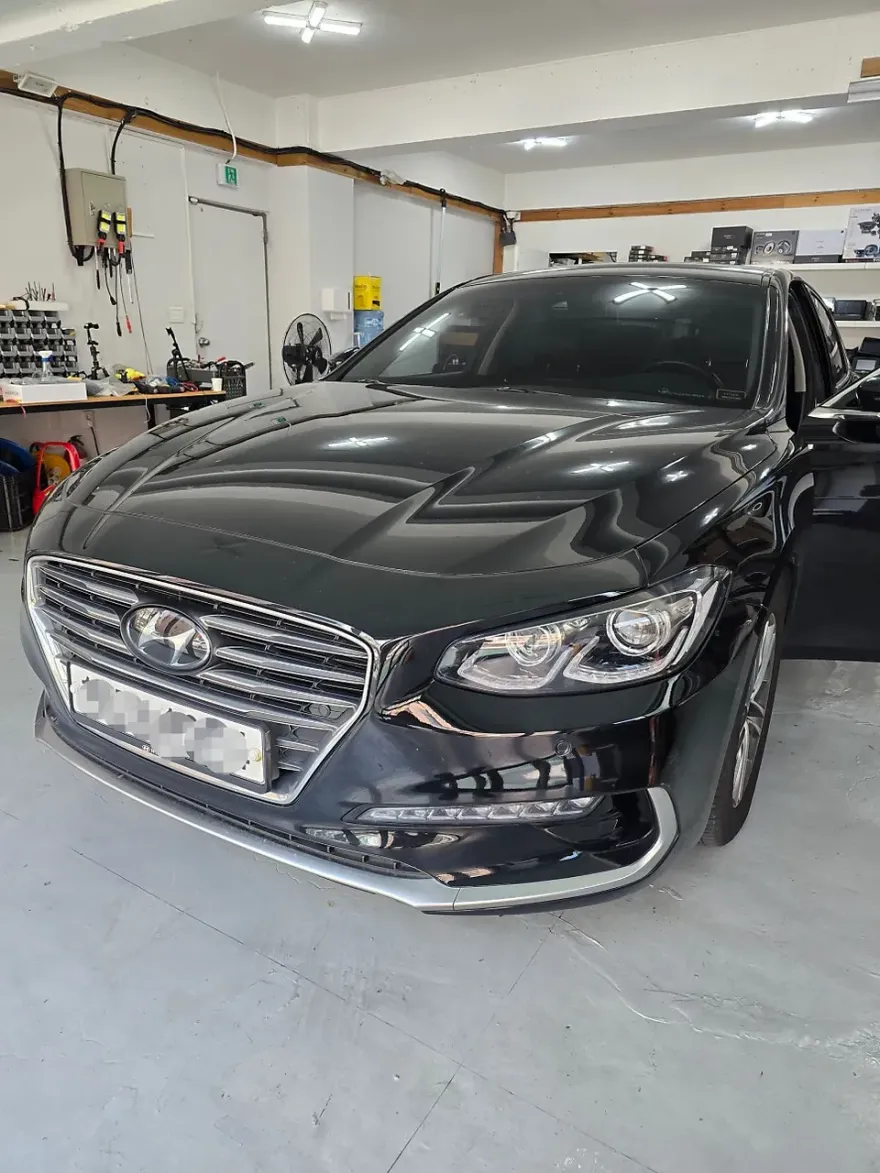 Hyundai Grandeur IGのAndroid Auto・CarPlay取付事例 施工写真 1-1