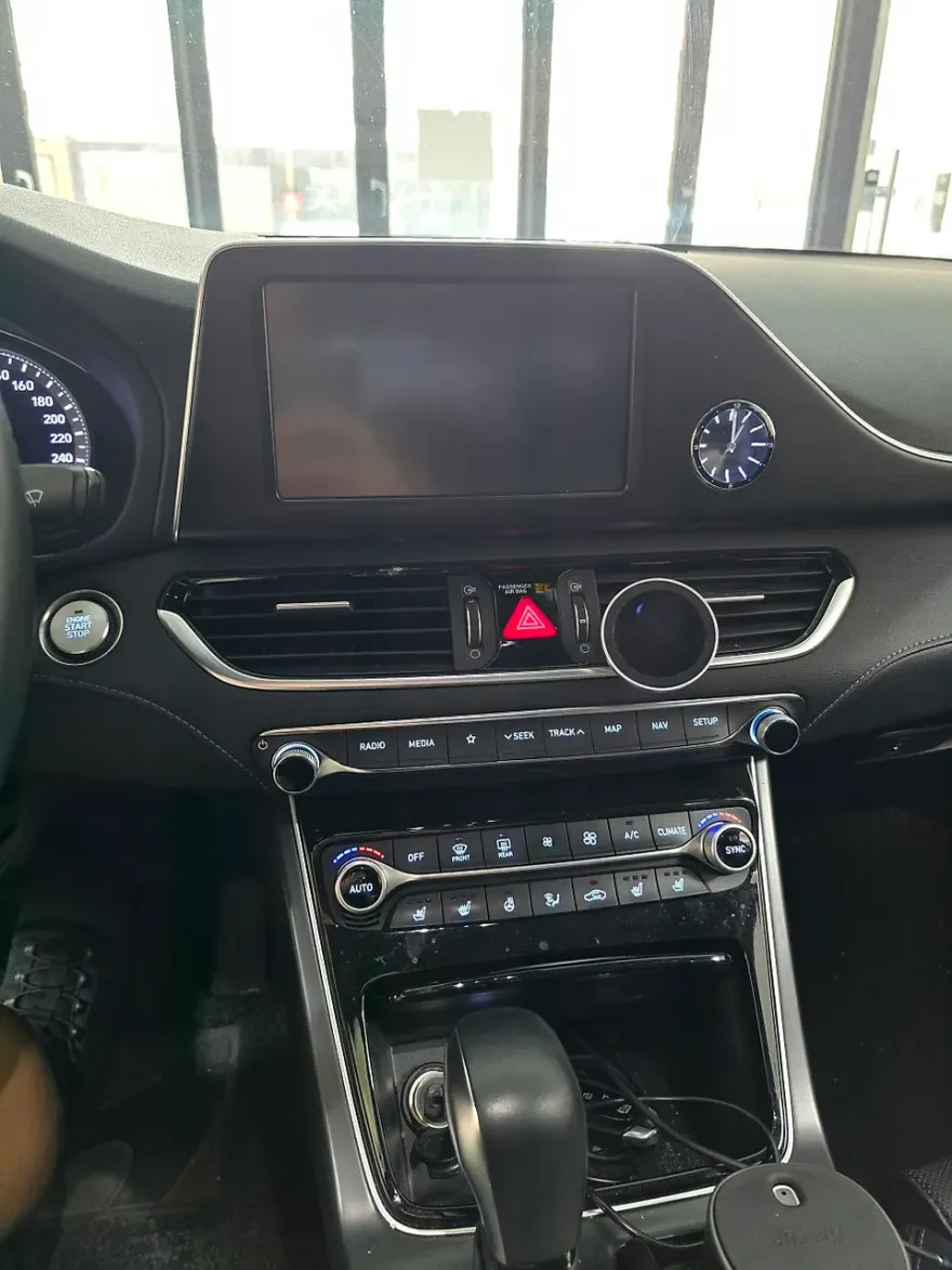 Hyundai Grandeur IGのAndroid Auto・CarPlay取付事例 施工写真 2-1