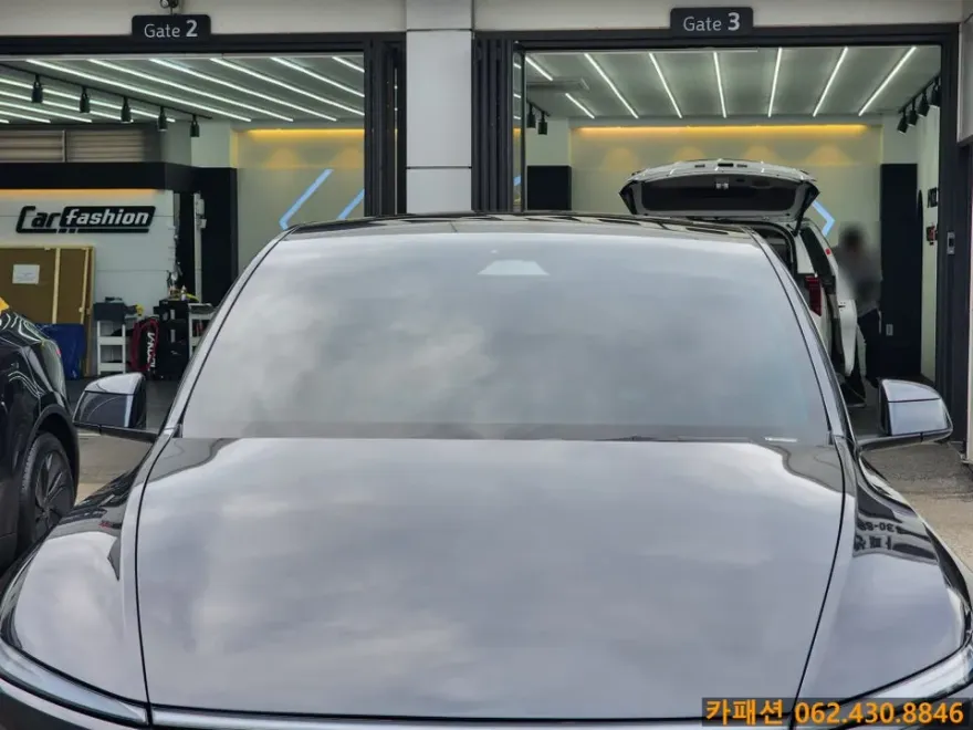 Tesla Model Yのカーフィルム施工事例｜費用目安・仕上がり 施工写真 4-2