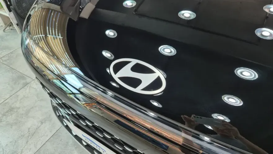 Hyundai Grandeur GN7のカーラッピング事例|費用目安・仕上がり 施工写真 1-2