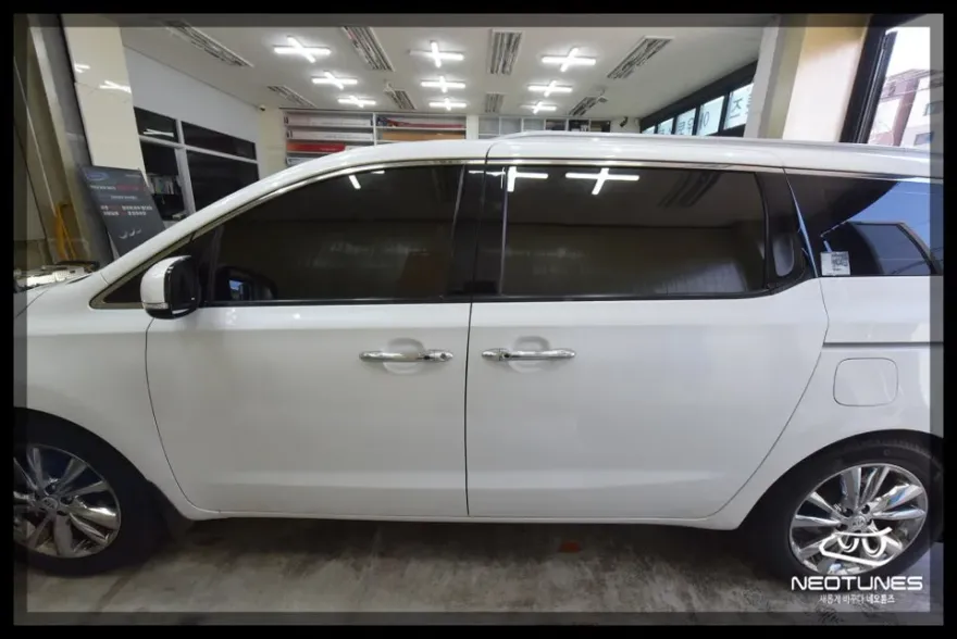 Kia Carnival YP body kit - Kia Carnival YP Body Kit Installation Review photo 4