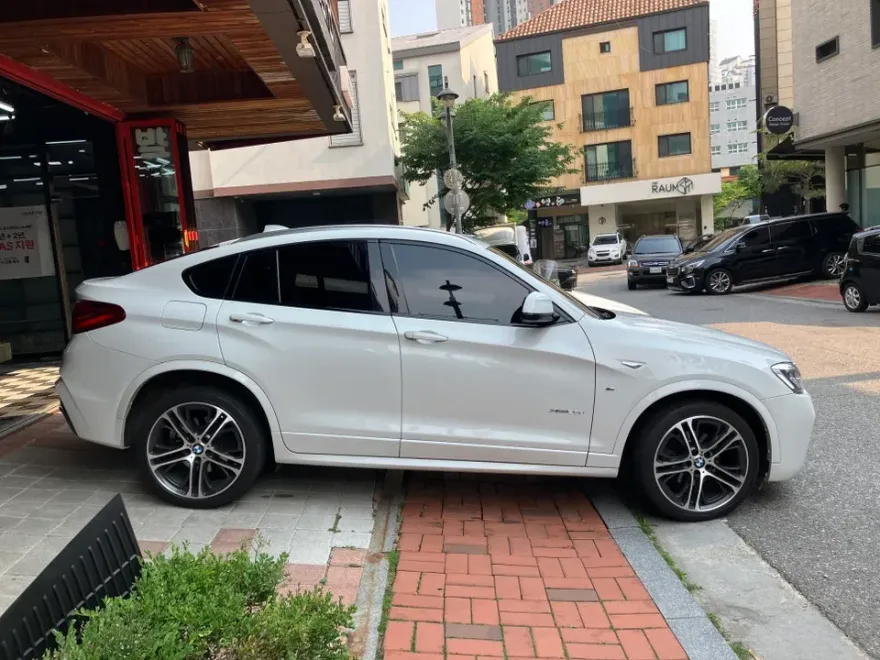 BMW X4のカーフィルム施工事例|費用目安・仕上がり 施工写真 2-1