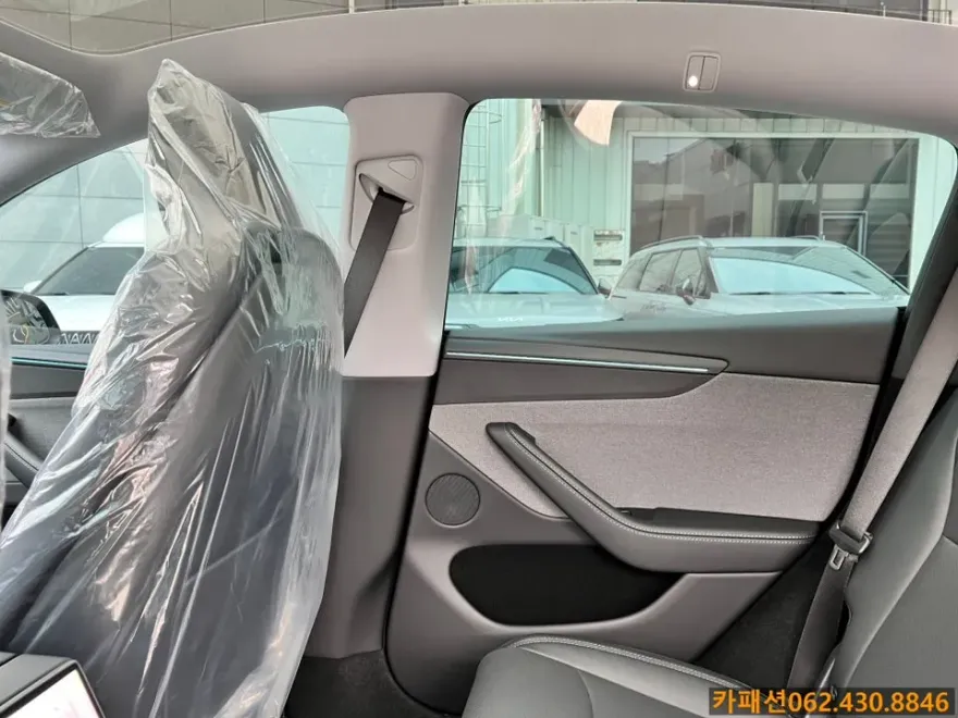 Tesla Model Yのカーフィルム施工事例｜費用目安・仕上がり 施工写真 1-3