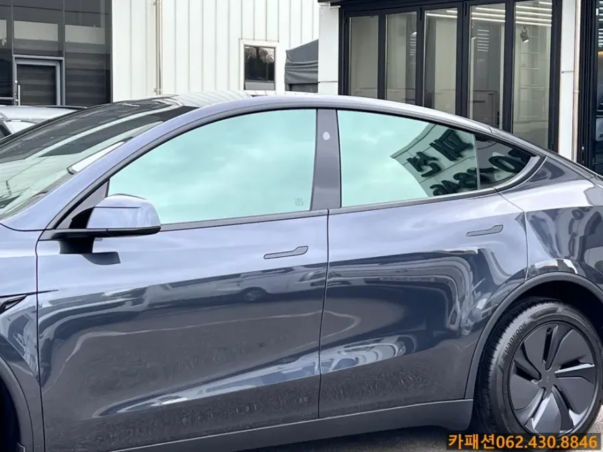 Tesla Model Yのカーフィルム施工事例｜費用目安・仕上がり 施工写真 2-3