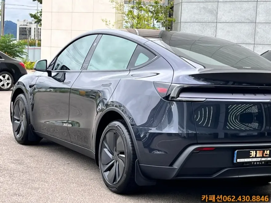 Tesla Model Yのカーフィルム施工事例｜費用目安・仕上がり 施工写真 2-4