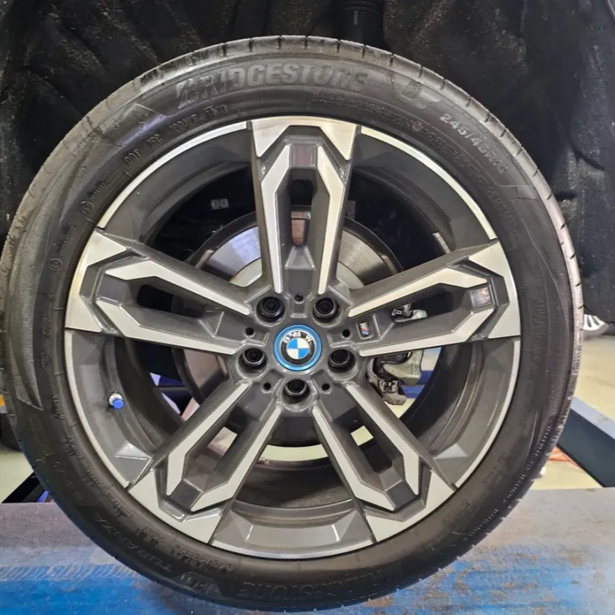 BMW iX1のホイールリペア・塗装事例 施工写真 2-1
