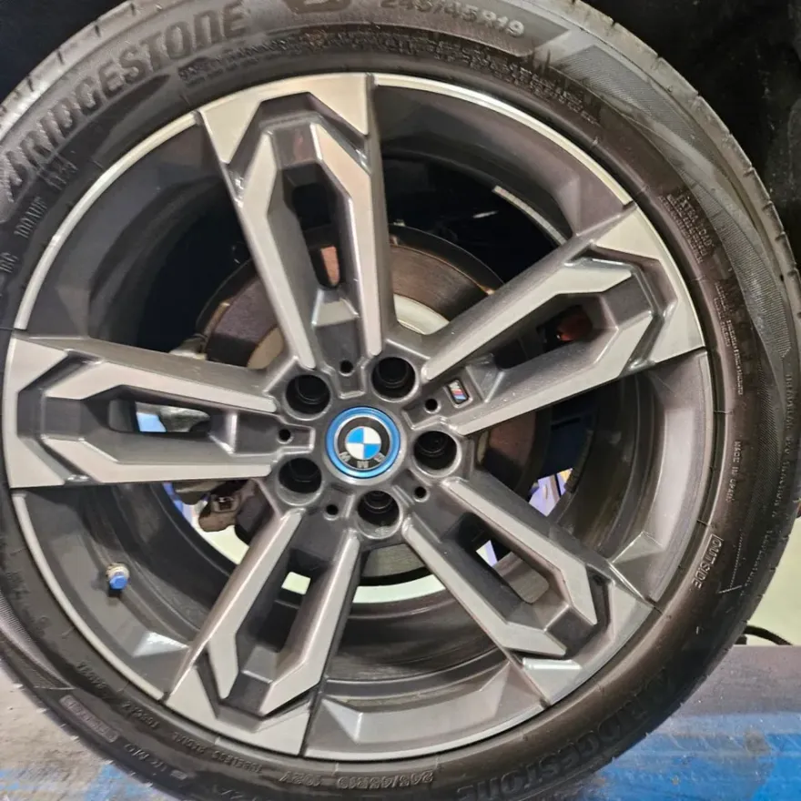 BMW iX1のホイールリペア・塗装事例 施工写真 4-1