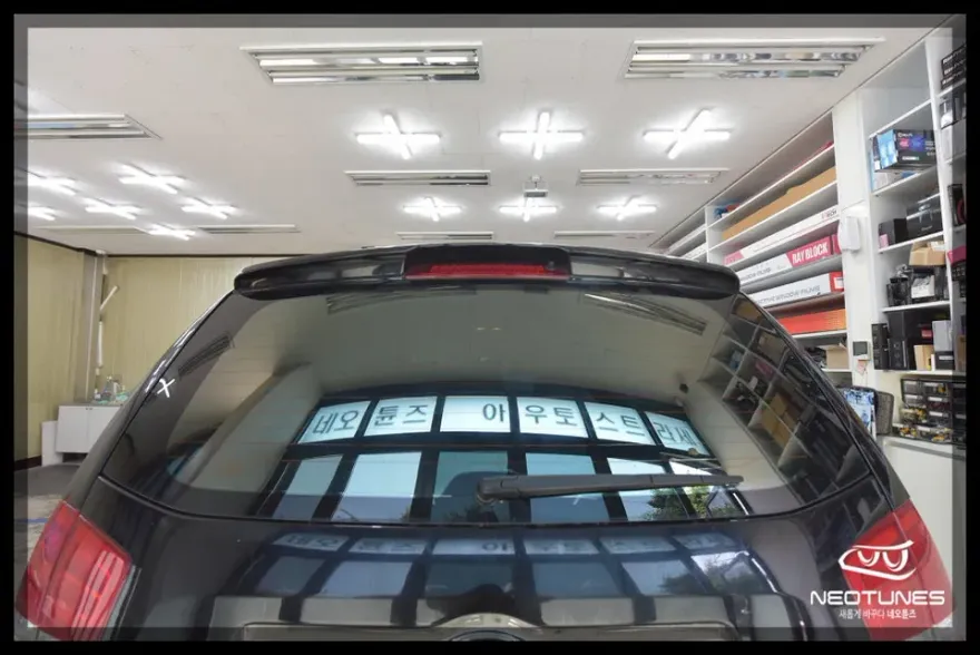 Kia Mohaveのカーフィルム施工事例|断熱・プライバシー効果 施工写真 3-3