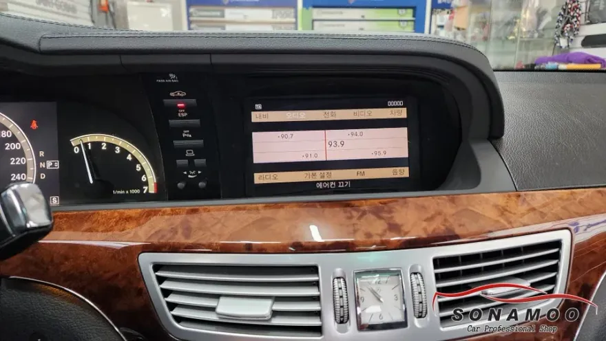 Mercedes-Benz S-Class android head unit installation result