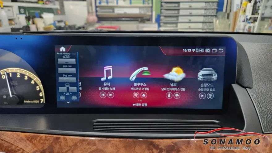 Mercedes-Benz S-ClassのAndroid Auto・CarPlay取付事例 施工写真 3-2