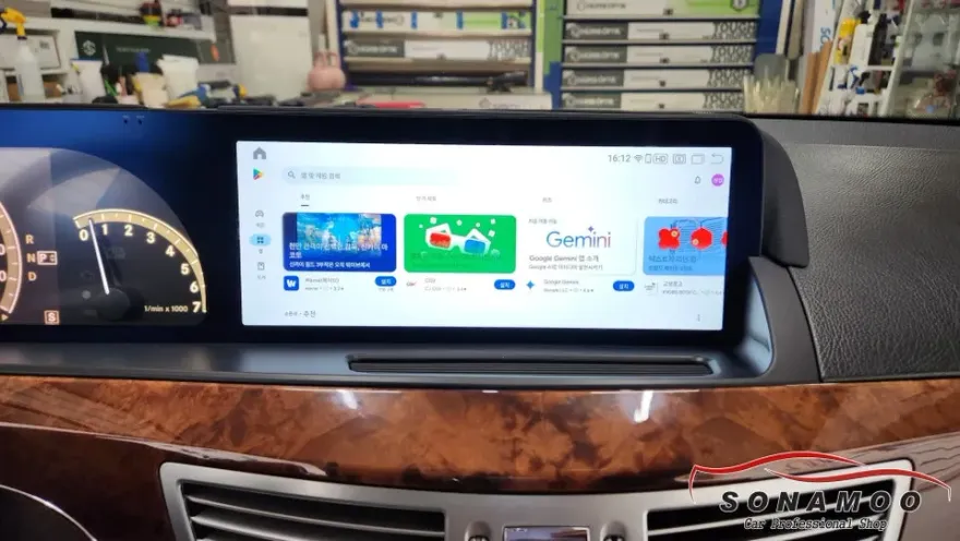 Mercedes-Benz S-ClassのAndroid Auto・CarPlay取付事例 施工写真 1-3