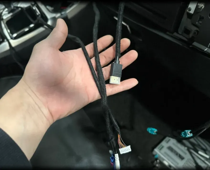 Genesis EQ900のAndroid Auto・CarPlay取付事例 施工写真 3-1