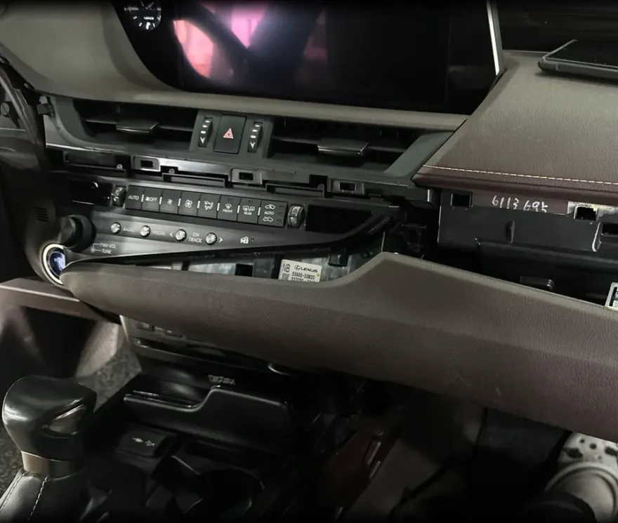 Lexus ESのAndroid Auto・CarPlay取付事例 施工写真 2-1