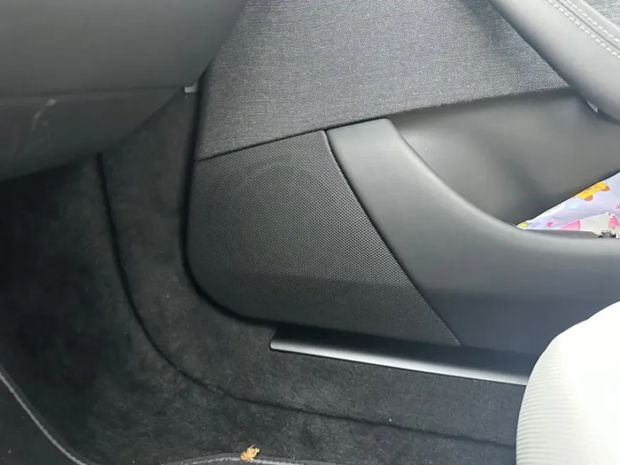 Tesla Model Sのカーオーディオ施工事例 施工写真 2-2