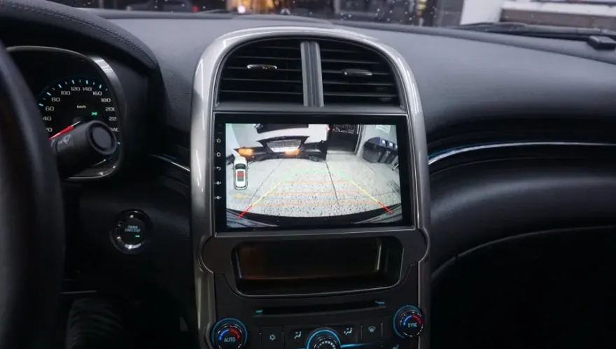 Chevrolet MalibuのAndroid Auto・CarPlay取付事例 施工写真 1-2