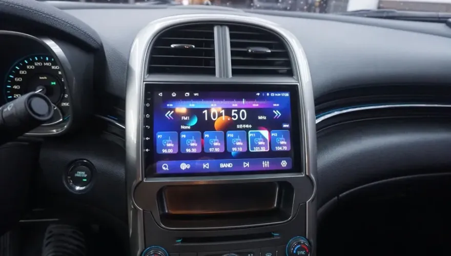 Chevrolet MalibuのAndroid Auto・CarPlay取付事例 施工写真 2-2