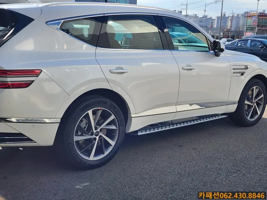 Genesis GV80 body kit installation result