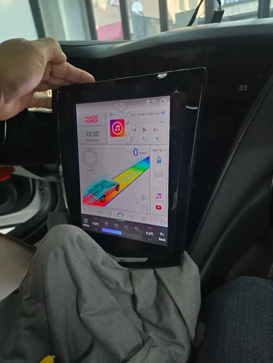Cadillac CTSのAndroid Auto・CarPlay取付事例 施工写真 3-1