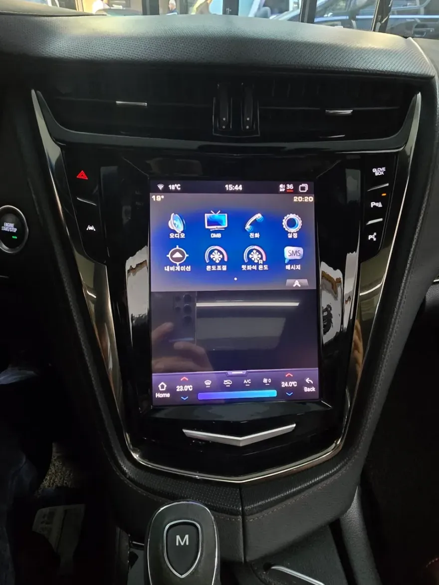 Cadillac CTSのAndroid Auto・CarPlay取付事例 施工写真 1-2