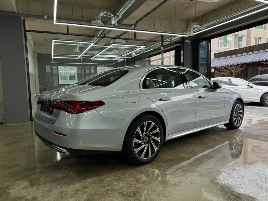 メルセデス・ベンツ Eクラス W214 カーフィルム施工事例 施工写真 2-1