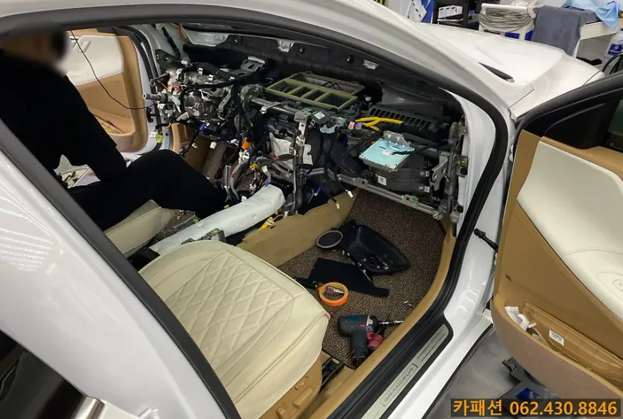 Hyundai Grandeur IG dash cam - Hyundai Grandeur IG Dash Cam Installation Review photo 5