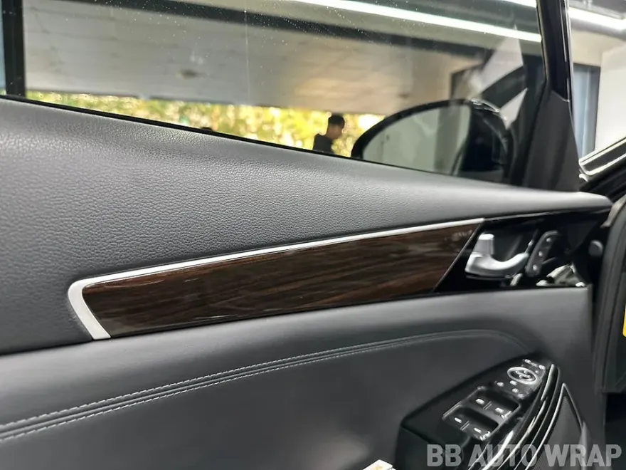 Kia K7 YGのカーラッピング事例｜費用目安・仕上がり 施工写真 3-1
