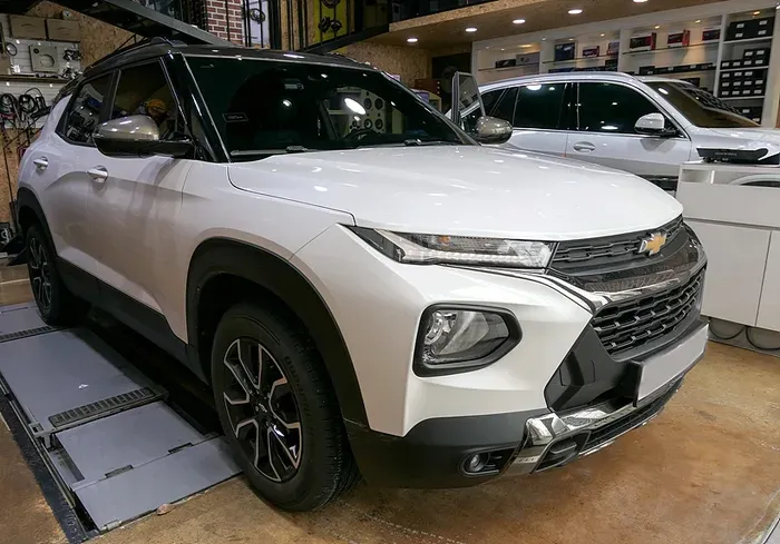 SsangYong Trailblazerのドラレコ取付事例|費用目安・仕上がり 施工写真 1-1