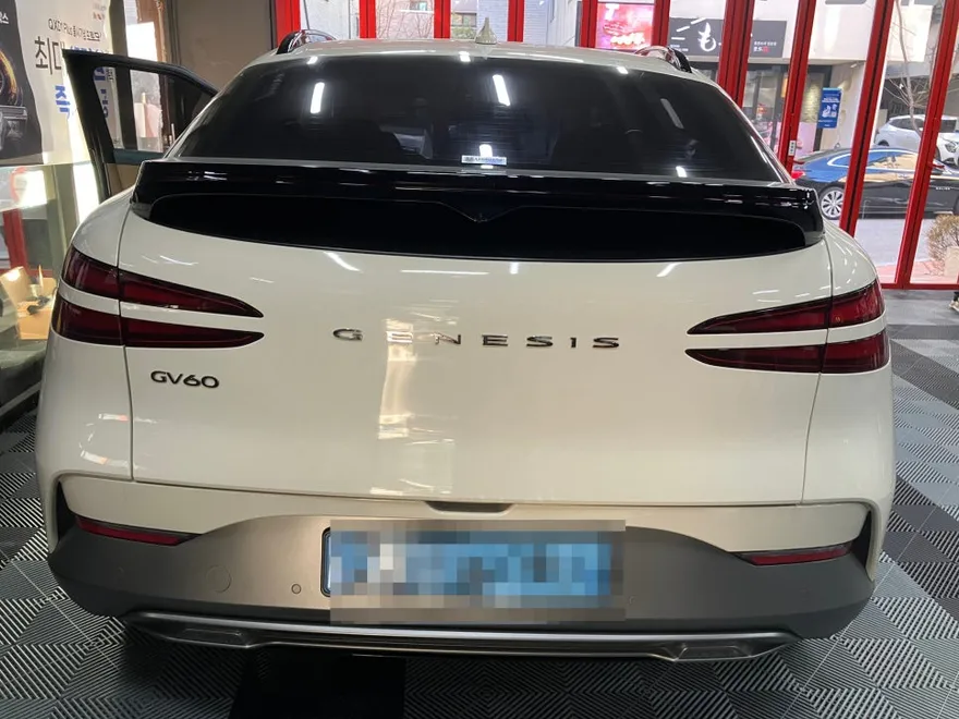 Genesis GV60のドラレコ取付事例｜費用目安と仕上がり 施工写真 2-1