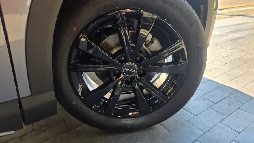 BYD Atto 3のホイールリペア・塗装事例 施工写真 2-1
